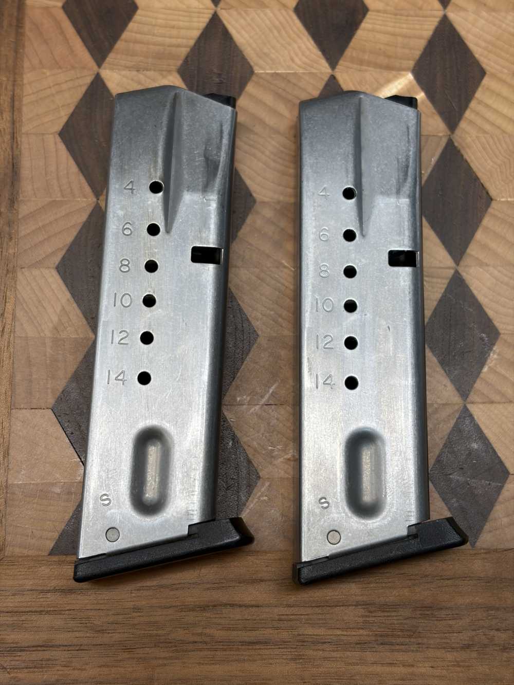 ONE Smith & Wesson S&W 59 series M59 9mm 14rd Factory OEM (2 available)-img-0