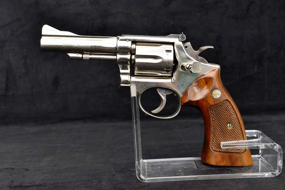 1971 Smith & Wesson Model 15-3 .38 SPL Nickel S&W 3T-img-4