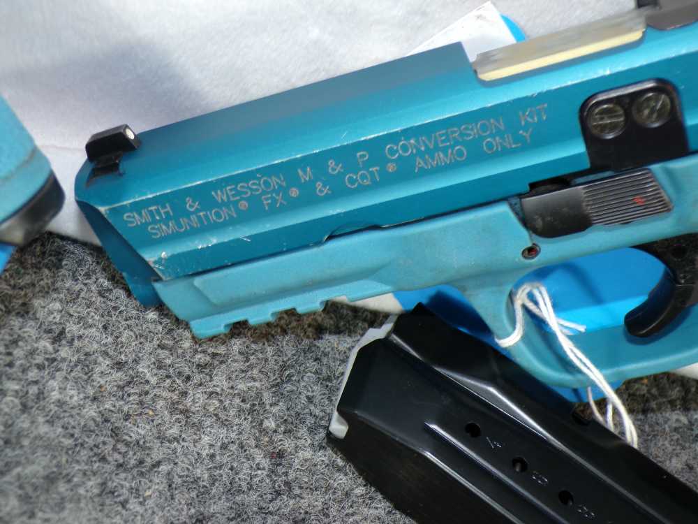 Smith & Wesson M&P Blue Gun 9 MM Simunition Training Pistol 2-17 150562-img-1