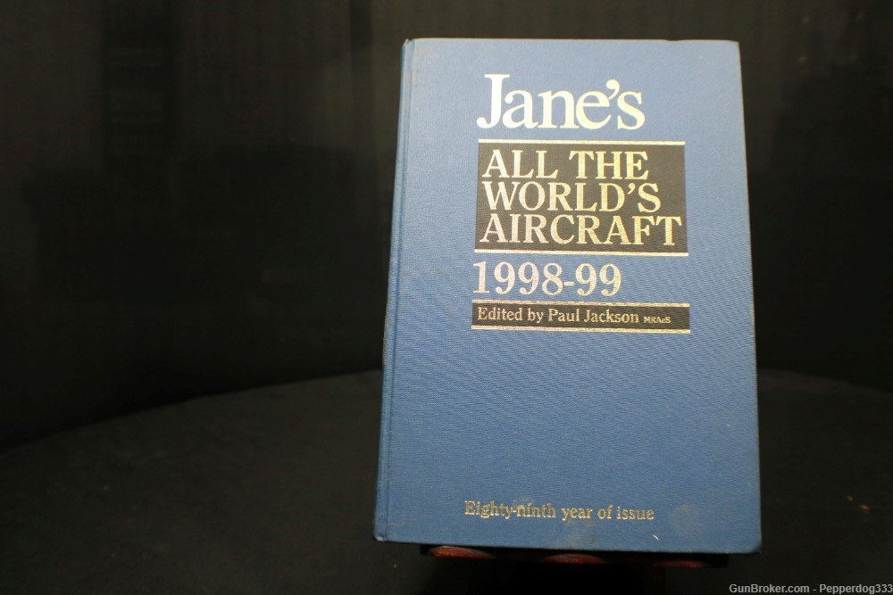Two Hard Cover Books on Jane's All The World's Aircraft-img-4