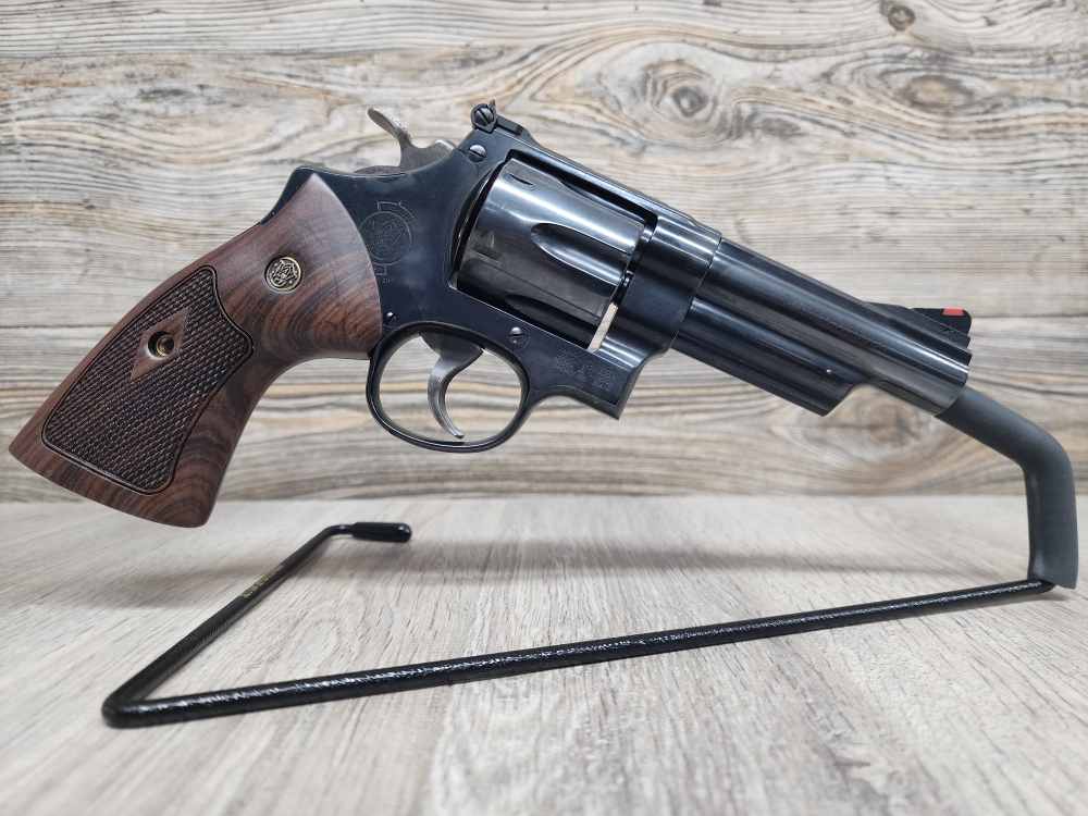 Smith & Wesson 29 Classic 44 Mag-img-3
