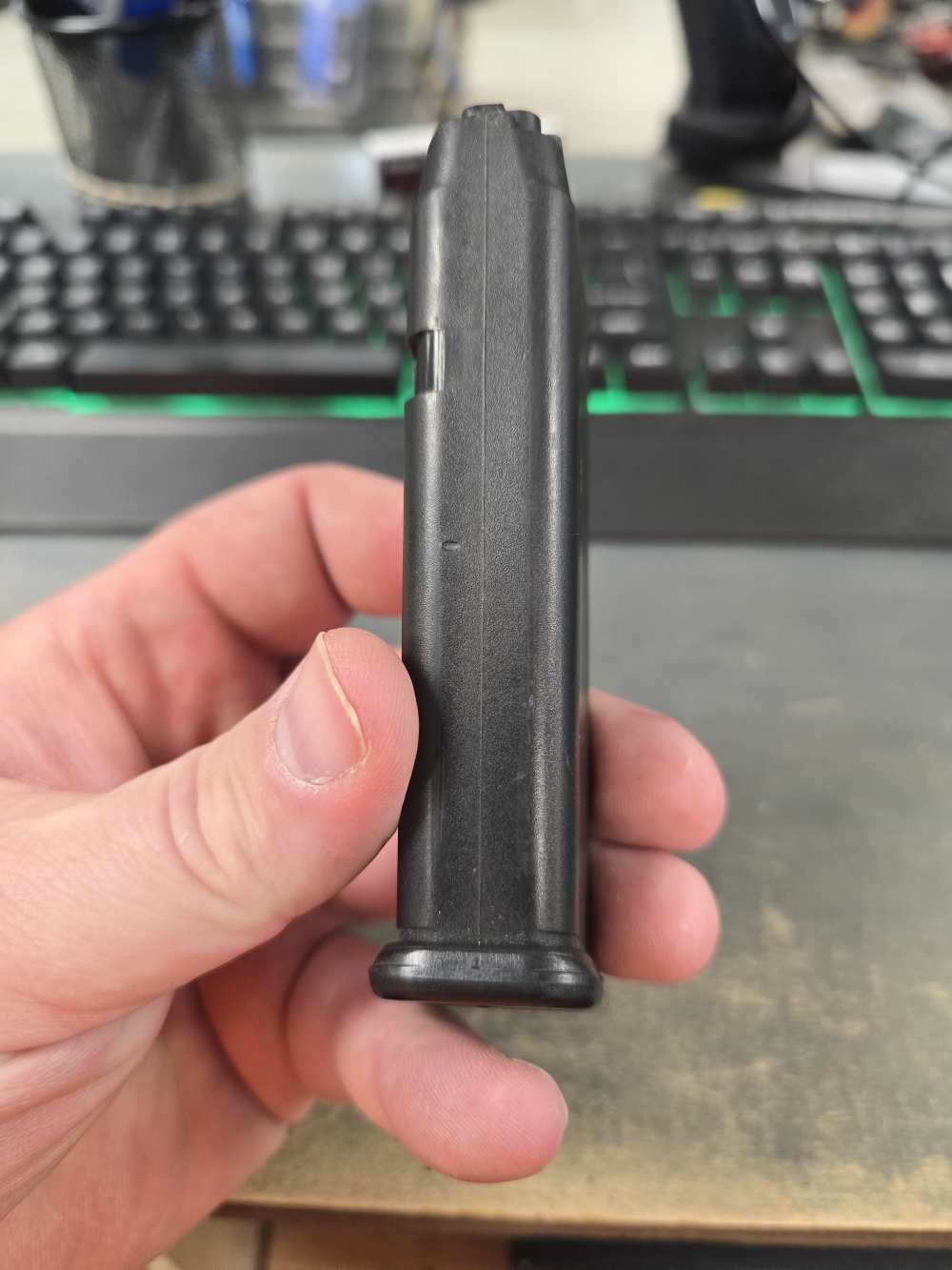 FACTORY GLOCK VINTAGE 17-RD, "U"-BACK GEN 1 9MM MAGAZINE MODELS 17-PRE-BAN-img-3