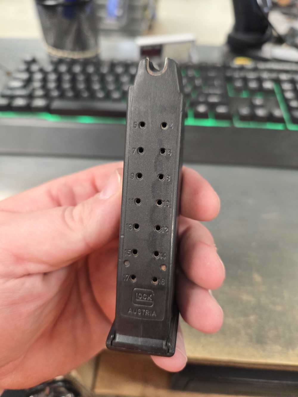 FACTORY GLOCK VINTAGE 17-RD, "U"-BACK GEN 1 9MM MAGAZINE MODELS 17-PRE-BAN-img-0