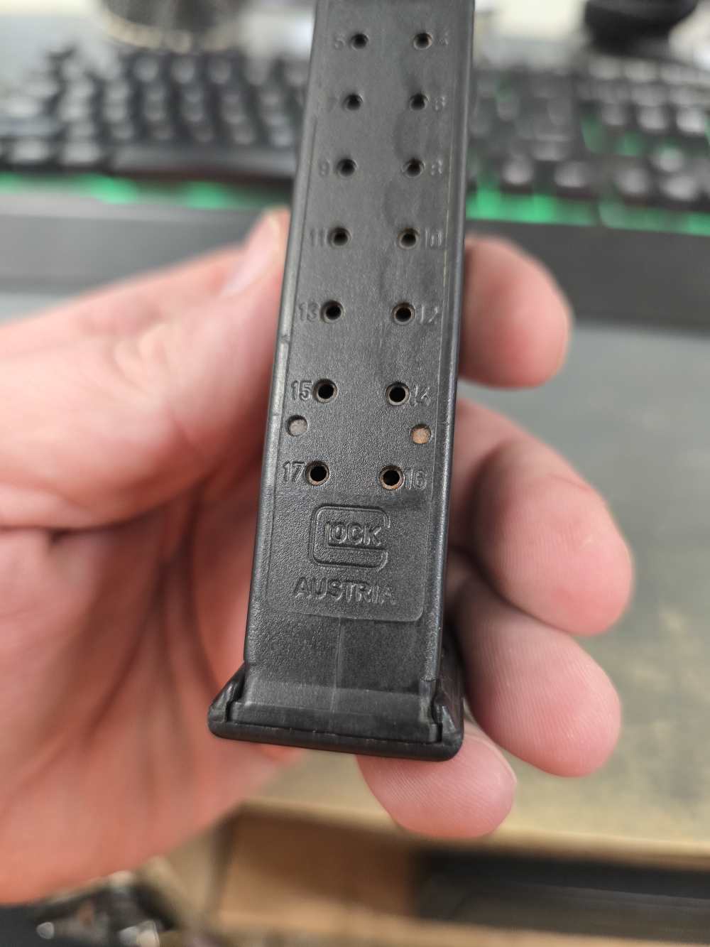FACTORY GLOCK VINTAGE 17-RD, "U"-BACK GEN 1 9MM MAGAZINE MODELS 17-PRE-BAN-img-1