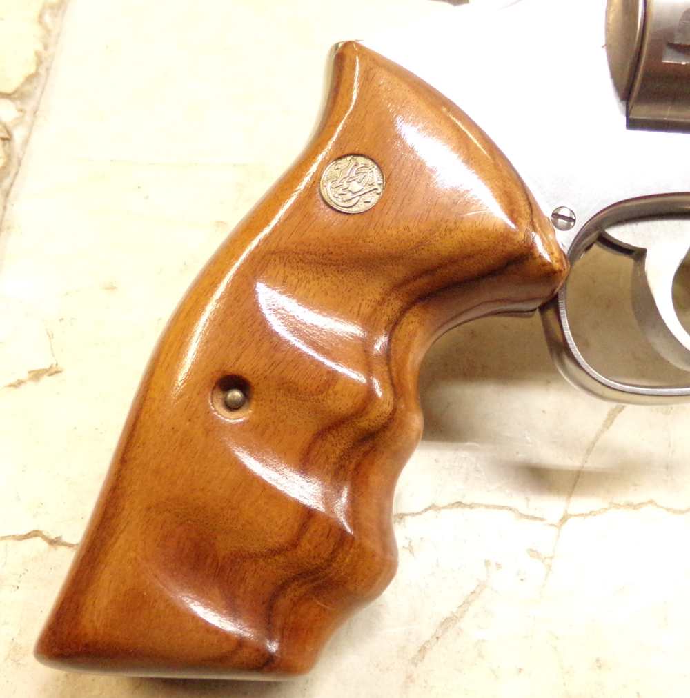 Used Smith & Wesson model 617 Revolver in 22LR with a 6 inch barrel-img-5