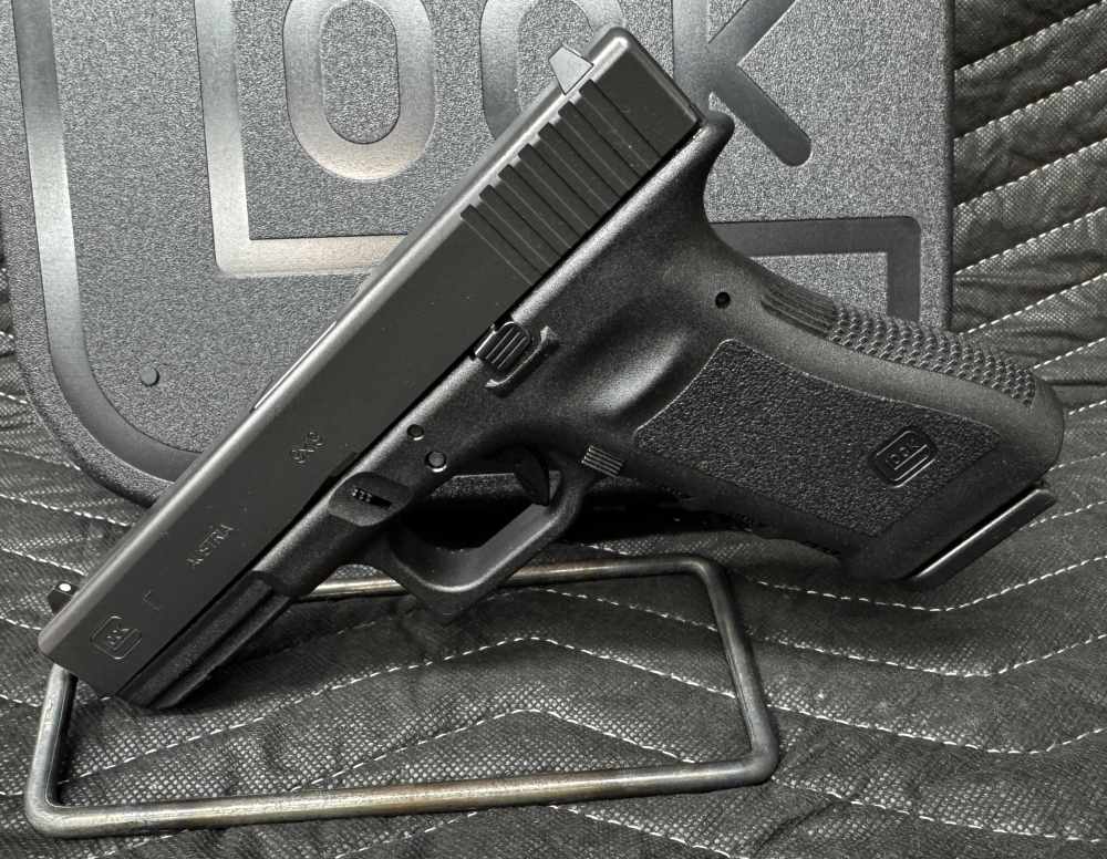 Glock 17 Gen 3, Factory New, 9mm, X3 17 Round Magazines, NO CA Sales-img-0