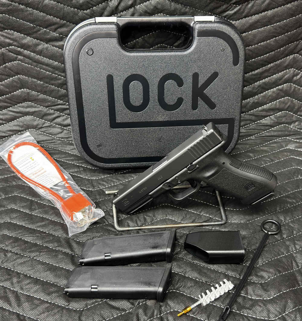 Glock 17 Gen 3, Factory New, 9mm, X3 17 Round Magazines, NO CA Sales-img-1