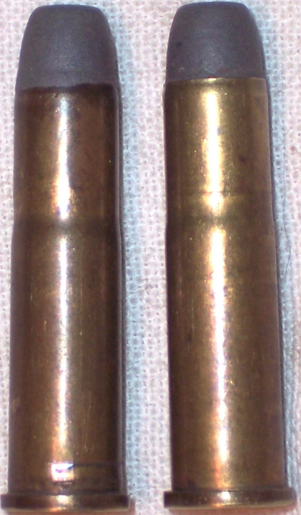 Western 32 C.F.W. .32-20 Center Fire Win 85 Grain LFP 2 Rounds Very Vintage-img-1