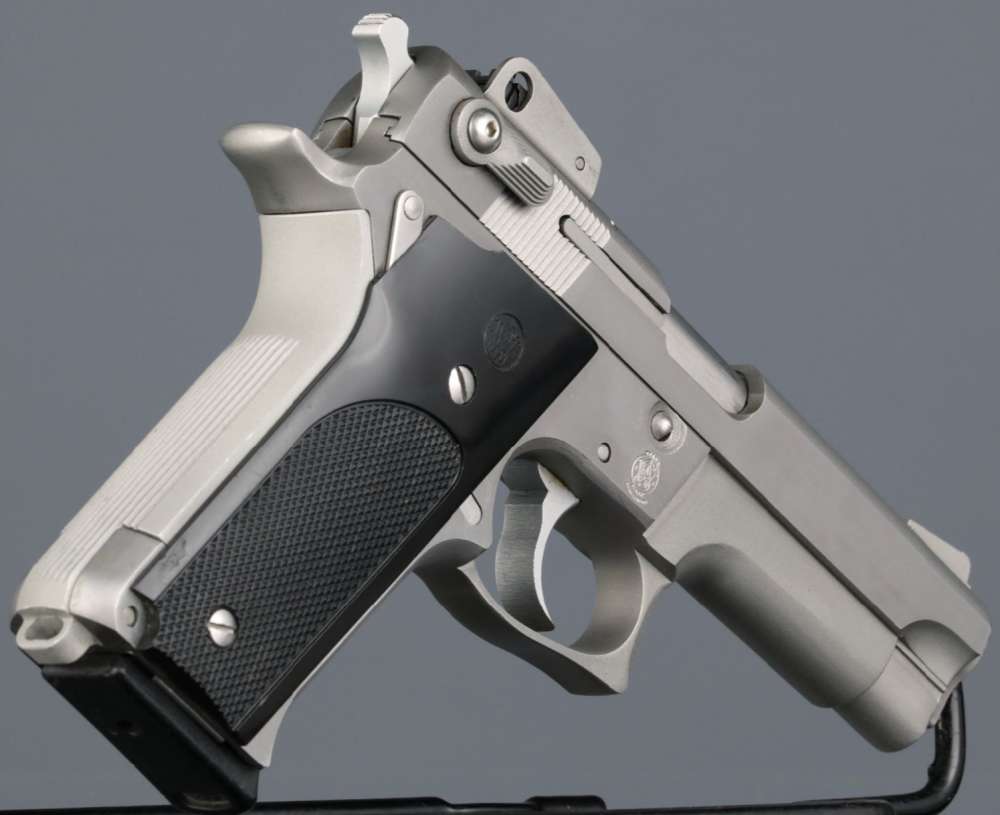 Smith & Wesson Model 659 Semi-Automatic Pistol Mint 6 mags extra grips-img-4