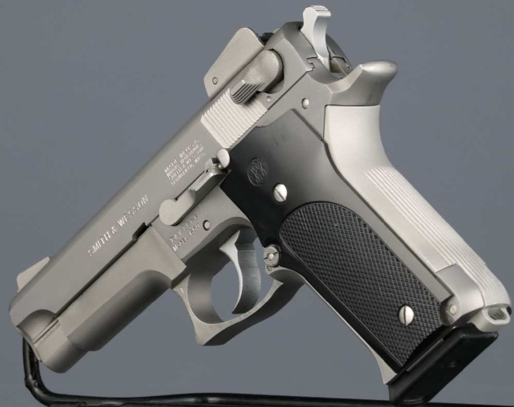 Smith & Wesson Model 659 Semi-Automatic Pistol Mint 6 mags extra grips-img-5