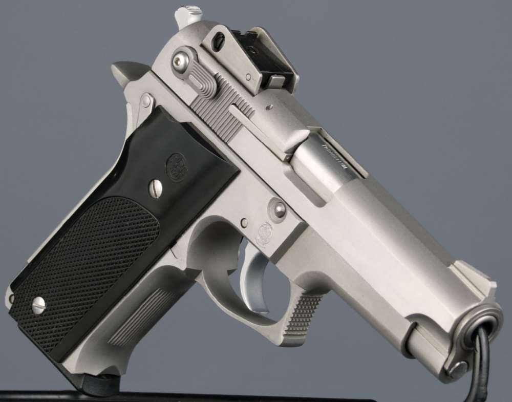 Smith & Wesson Model 659 Semi-Automatic Pistol Mint 6 mags extra grips-img-1