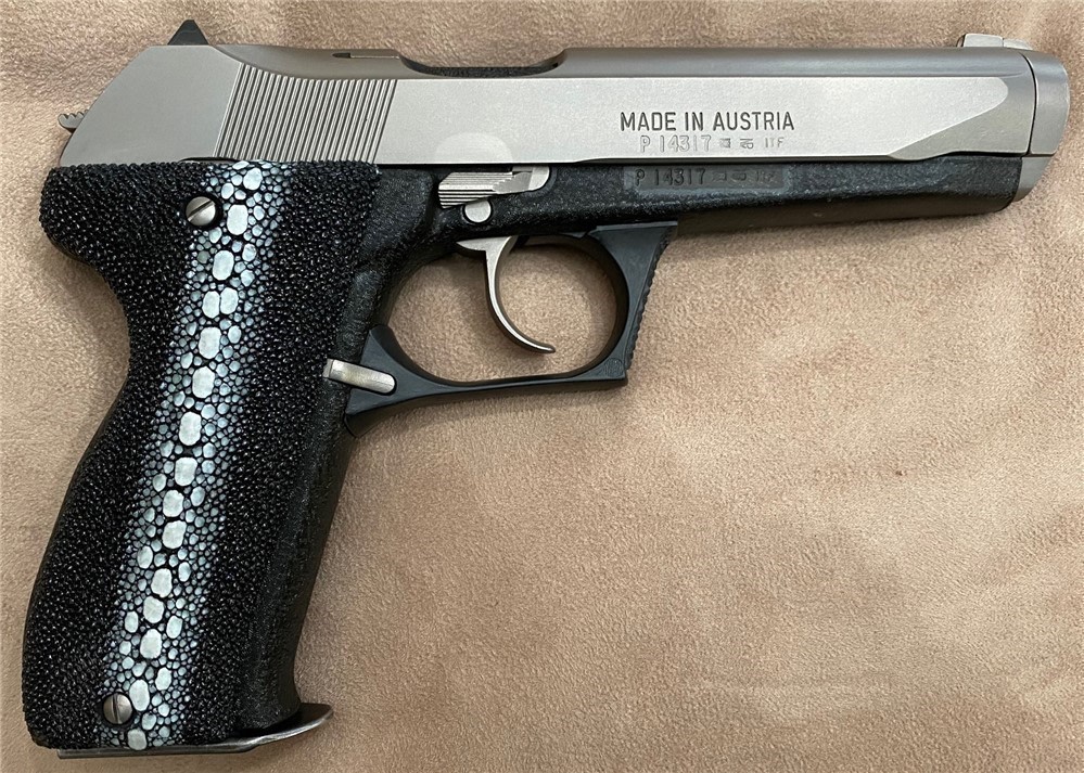 Genuine Row Stingray Grips for Steyr GB 9mm Pistol With New Grip Screws-img-1