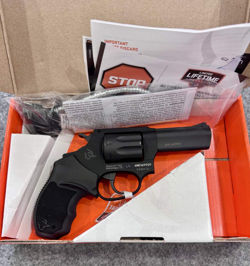 Taurus 942 .22WMR-img-2