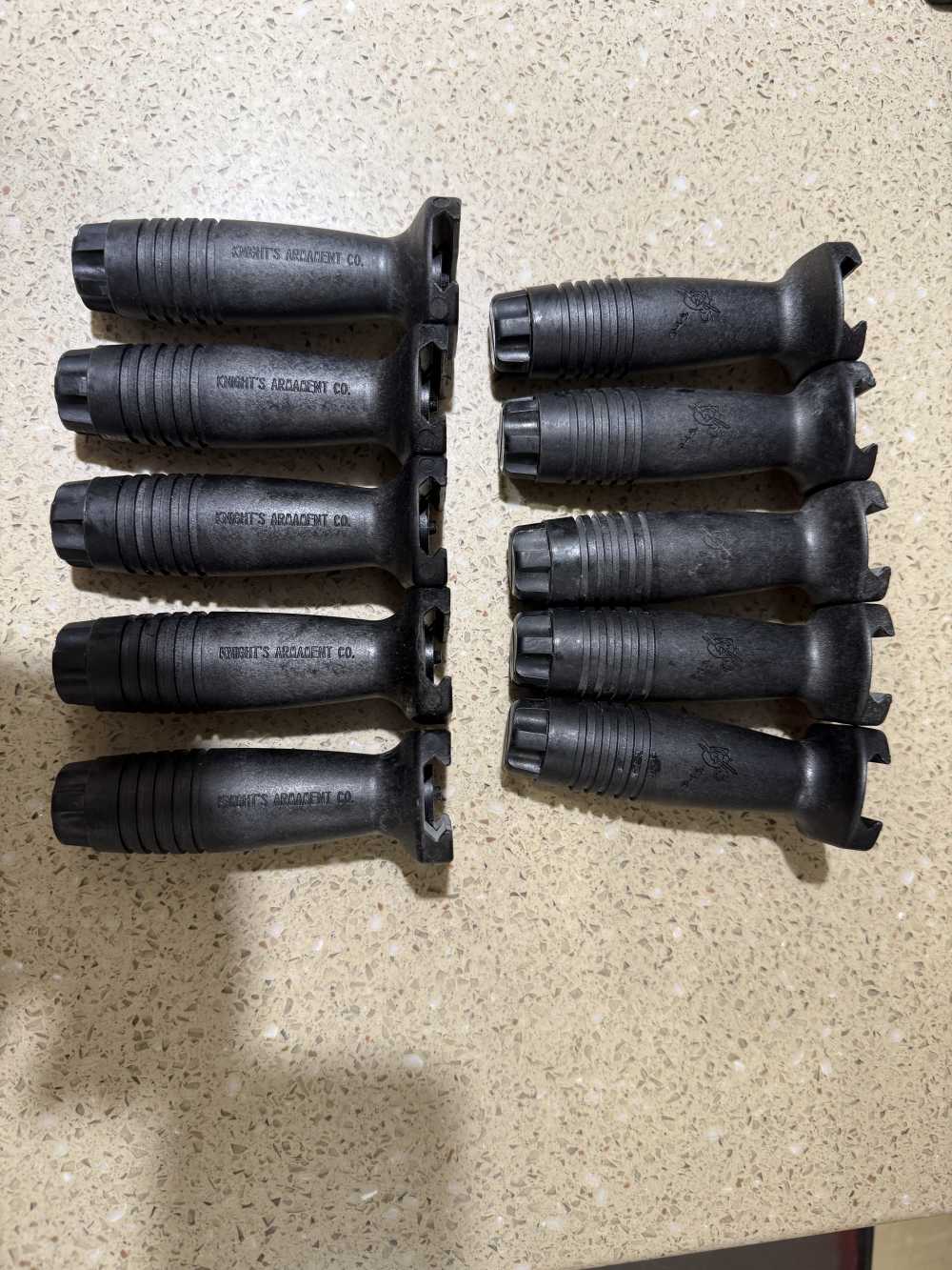 KAC Knights Armament Broomstick Vertical Foregrip GWOT-img-0