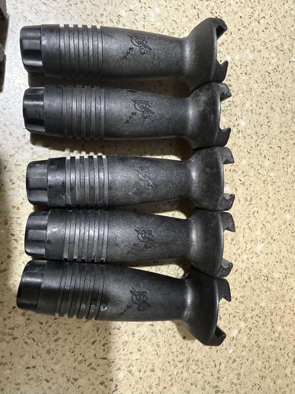KAC Knights Armament Broomstick Vertical Foregrip GWOT-img-2