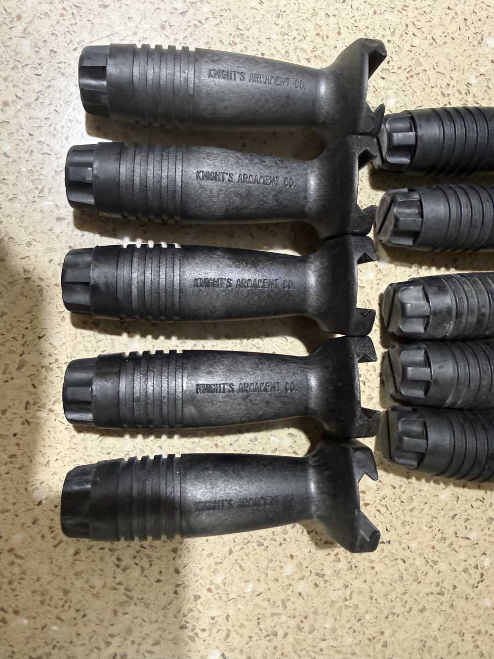 KAC Knights Armament Broomstick Vertical Foregrip GWOT-img-1