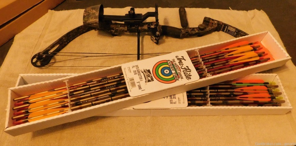 Martin Cougar Magnum 55-70lb w/24 AL Arrows-img-2