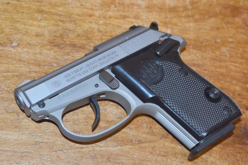 Beretta 3032 Tomcat .32 ACP INOX 2.4" Tip Up Barrel Pistol Box (2) Mags-img-1