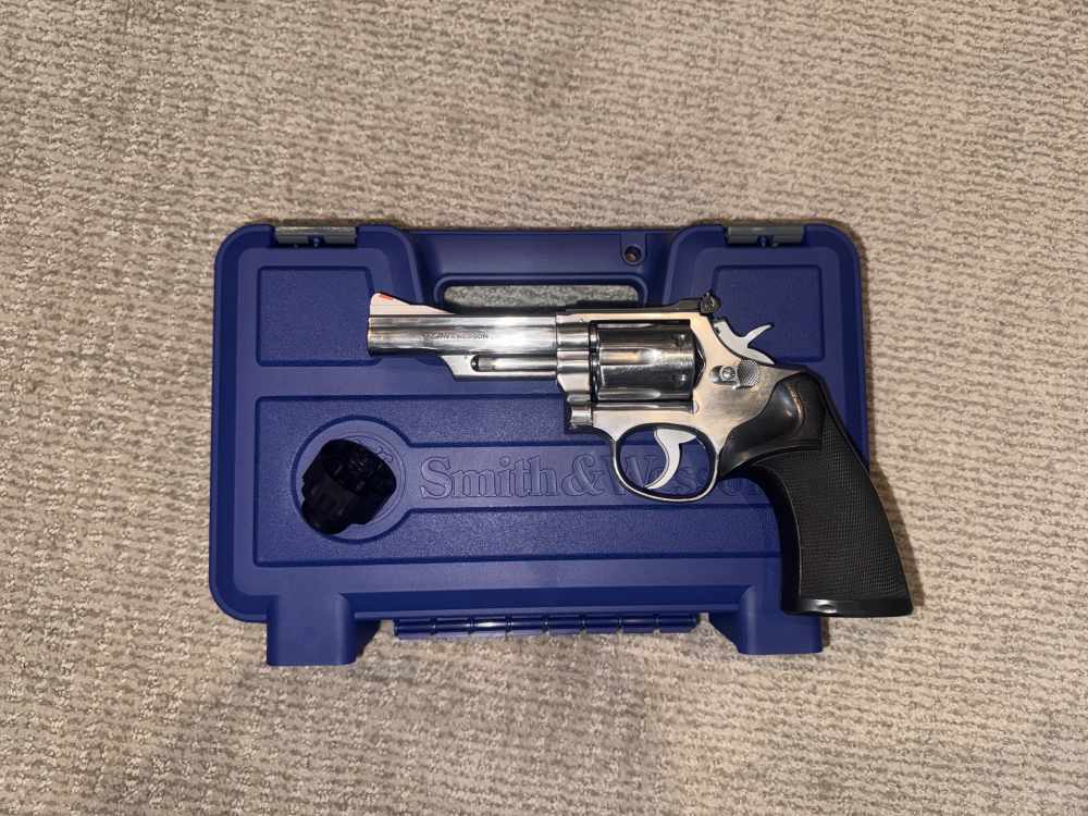 Smith & Wesson 66-1 Combat Magnum w/speed loader S&W 357 magnum stainless-img-0