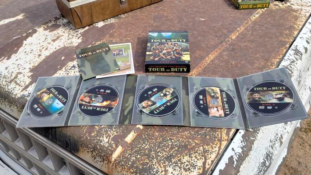 TOUR OF DUTY Complete season 1 and 2 9 DVDs total -img-0