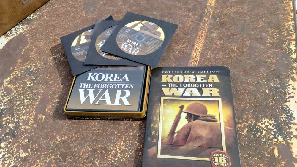 THE FORGOTTEN WAR KOREA Disc 3 DVDs in metal tin, very good condition.-img-0