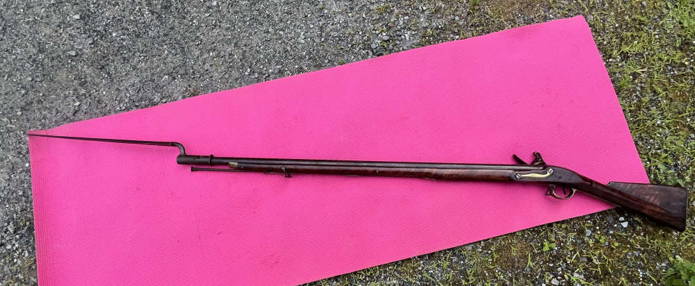 1790s Brown Bess flintlock musket with bayonet-img-1