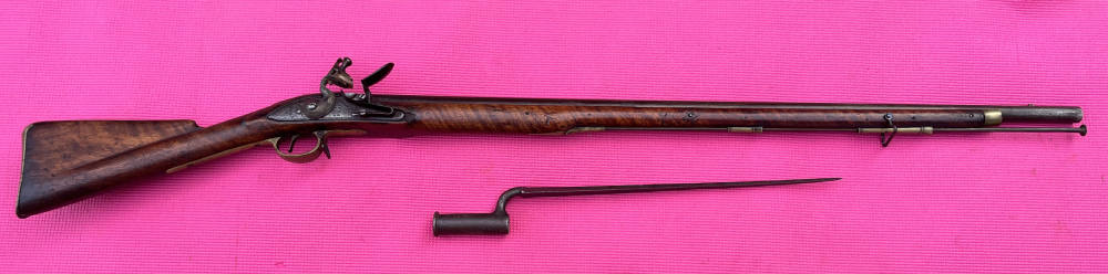1790s Brown Bess flintlock musket with bayonet-img-0