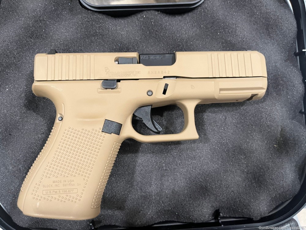 Two (2) Glock 19 Gen 5 Dark Earth Pistols with Consecutive Serial Numbers-img-2