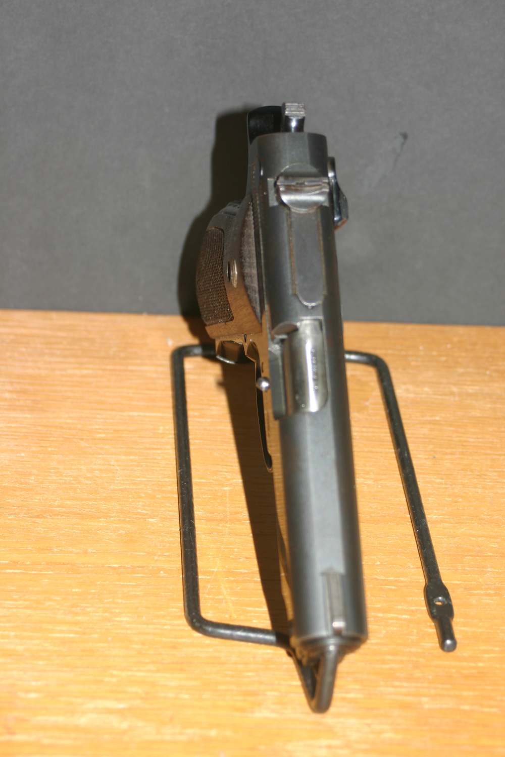 Smith and Wesson Model 39  with 4 mags  in VG Condition-img-3