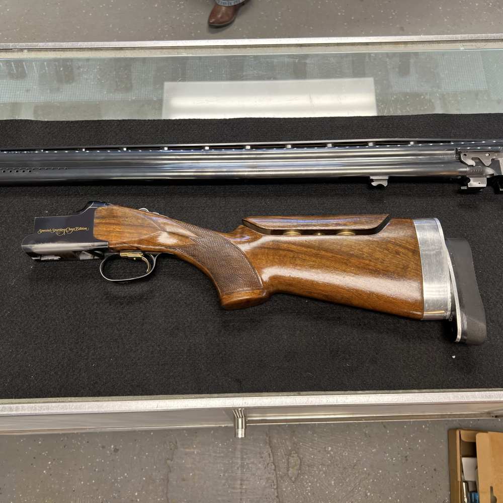 Browning Special Sporting Clays Edition Over/Under 12 GA Barrel W/Extras! -img-2