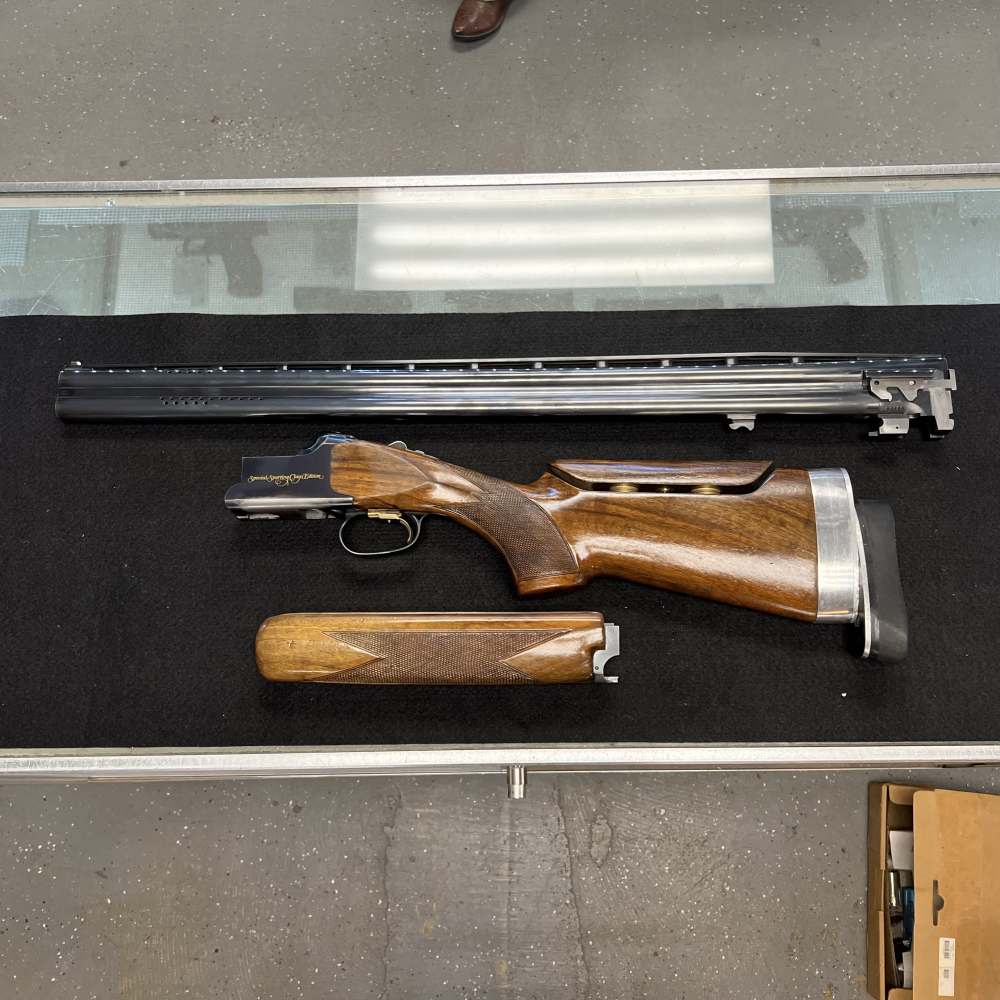 Browning Special Sporting Clays Edition Over/Under 12 GA Barrel W/Extras! -img-1
