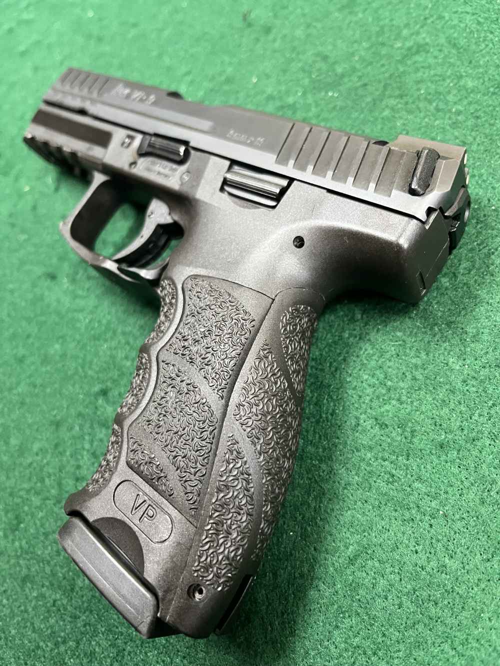 H&K VP9 9mm w/ 3-17rd Mags & Case -img-2