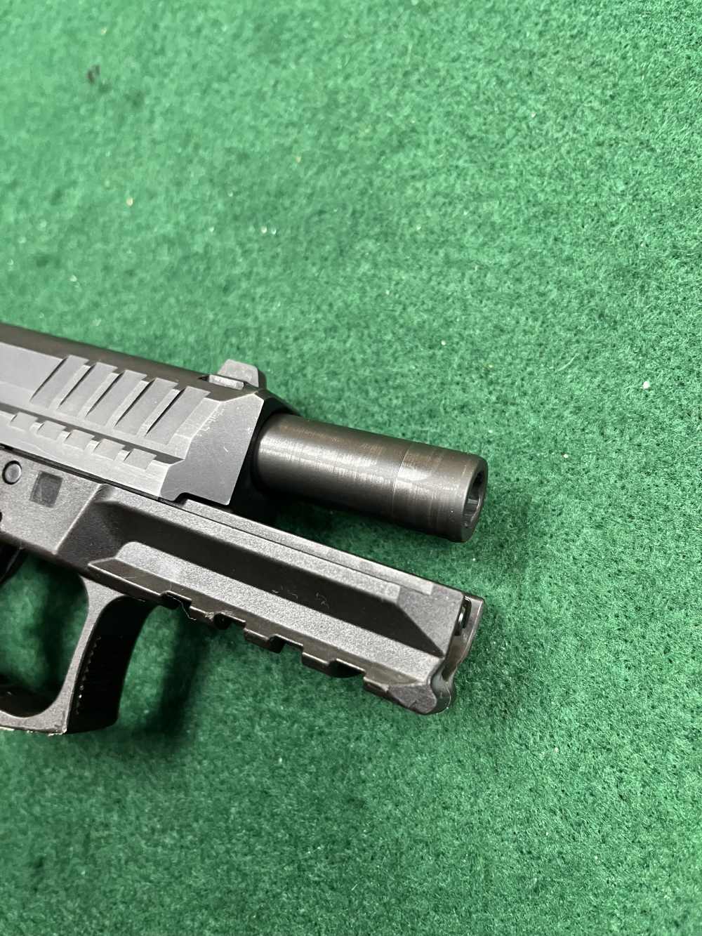 H&K VP9 9mm w/ 3-17rd Mags & Case -img-7