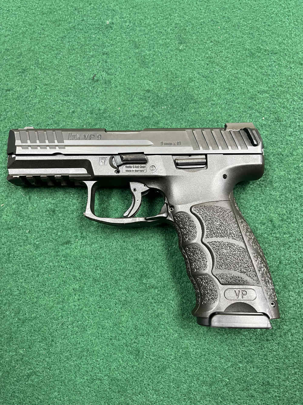 H&K VP9 9mm w/ 3-17rd Mags & Case -img-0