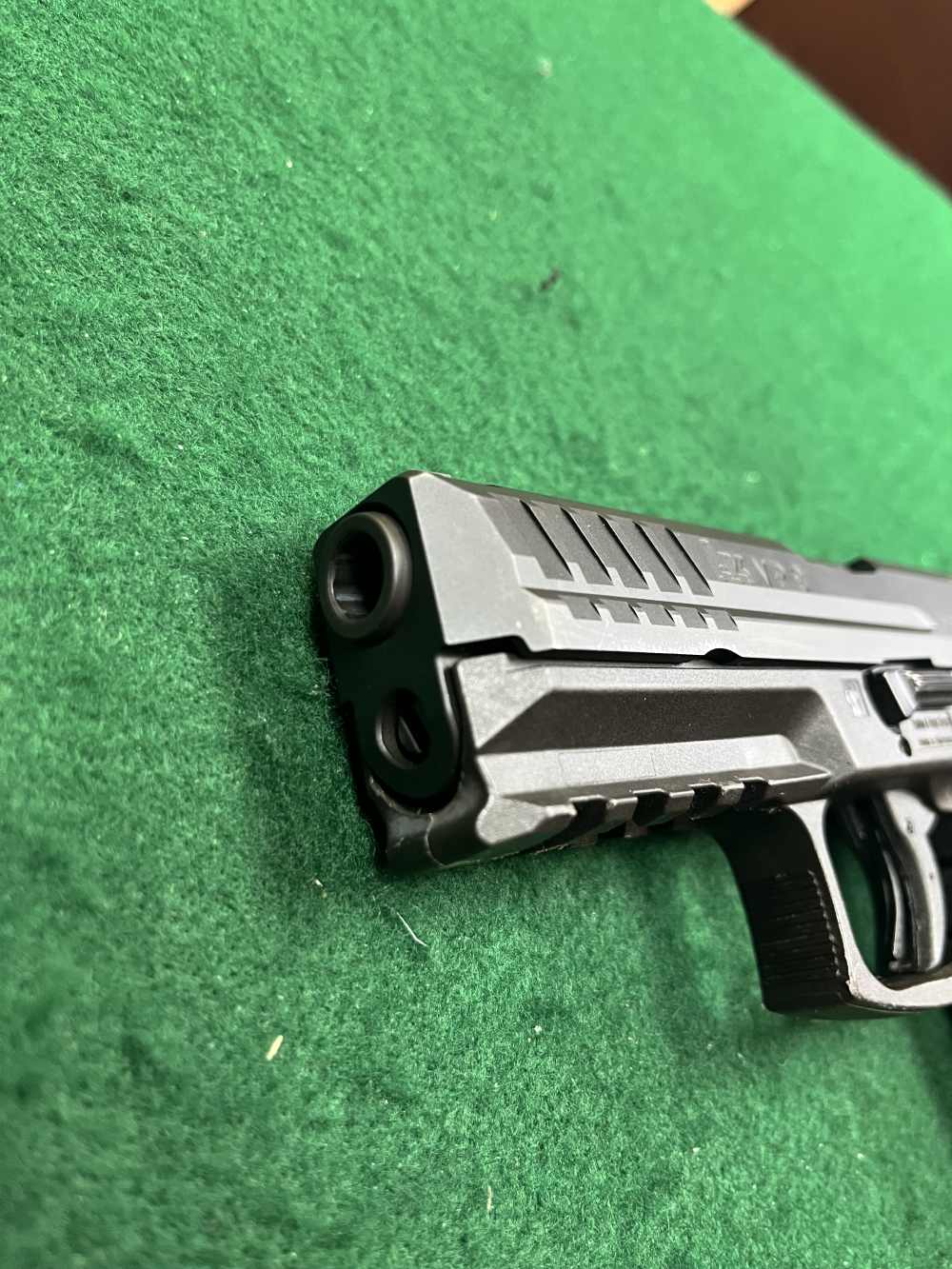 H&K VP9 9mm w/ 3-17rd Mags & Case -img-3