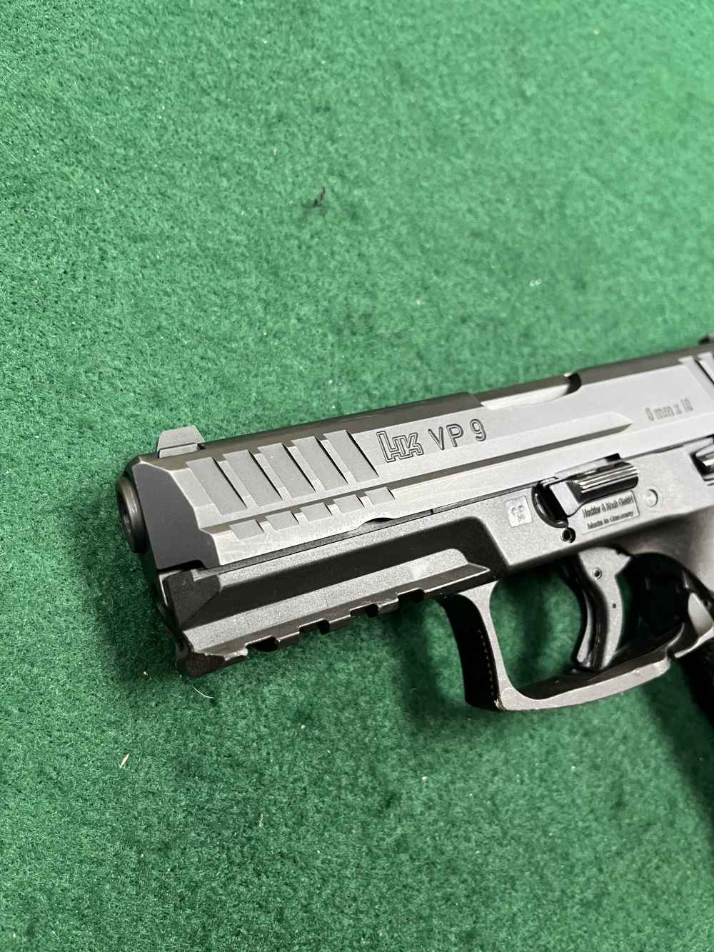 H&K VP9 9mm w/ 3-17rd Mags & Case -img-1