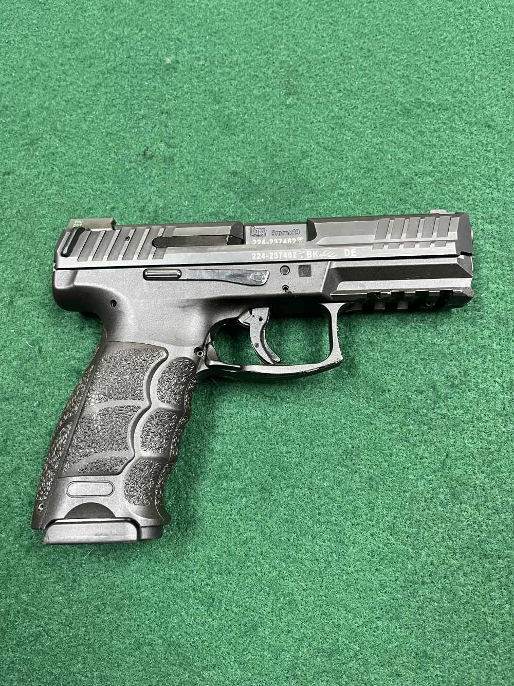 H&K VP9 9mm w/ 3-17rd Mags & Case -img-4