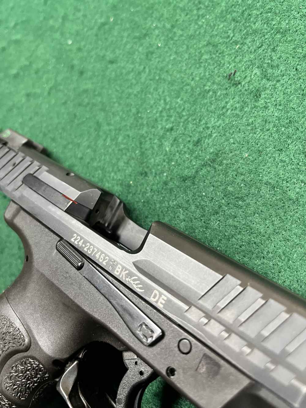 H&K VP9 9mm w/ 3-17rd Mags & Case -img-8