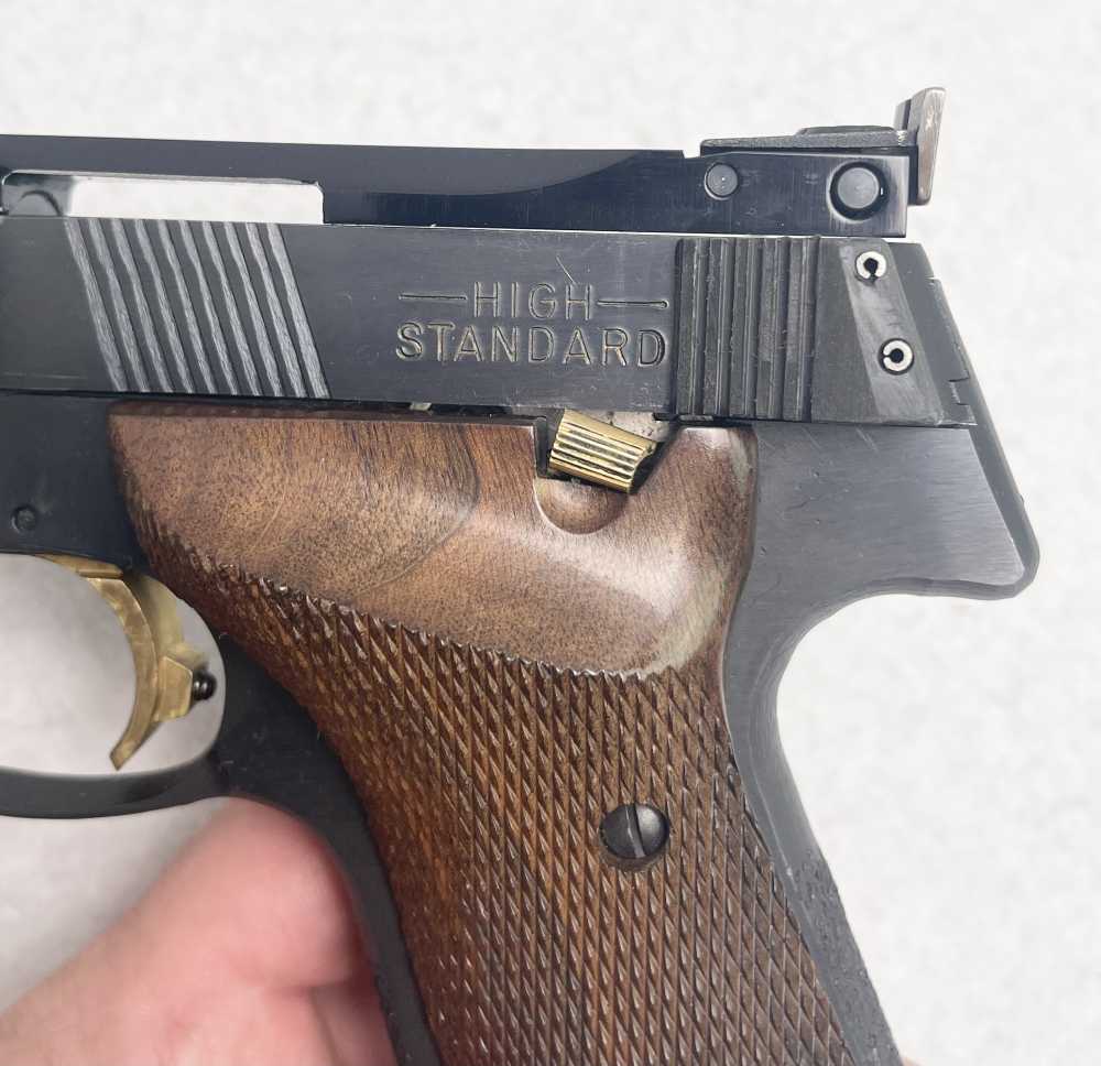 High Standard Victor .22lr semi auto pistol -img-9