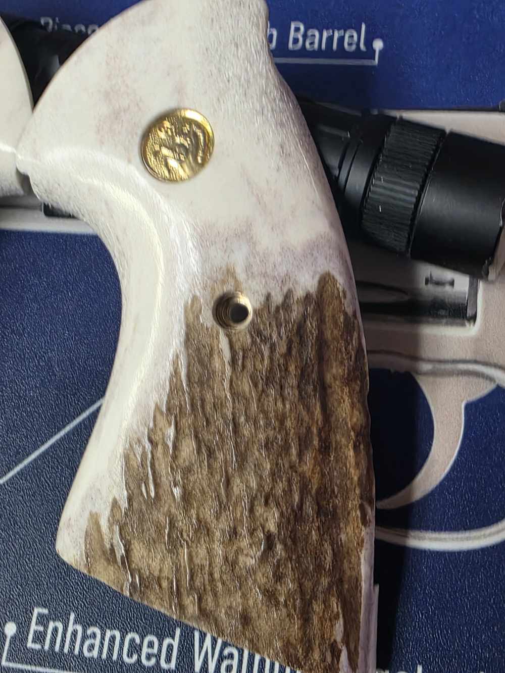COLT PYTHON ELK STAG TARGET GRIPS GOLD MEDALLIONS FACTORY NEW-img-3