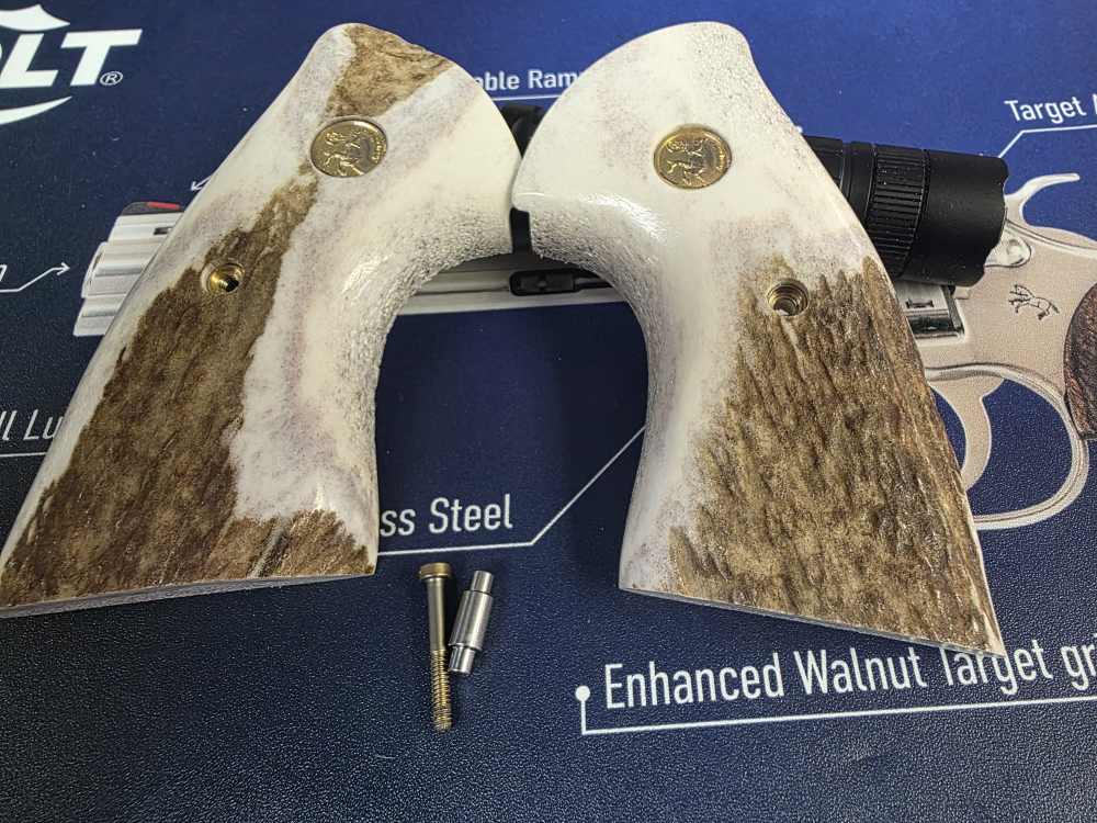 COLT PYTHON ELK STAG TARGET GRIPS GOLD MEDALLIONS FACTORY NEW-img-7