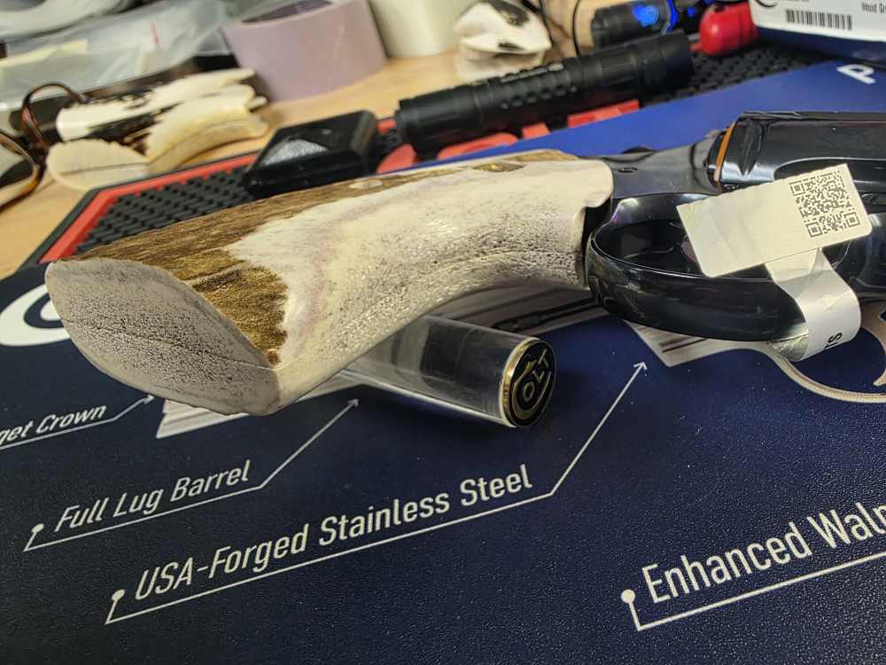COLT PYTHON ELK STAG TARGET GRIPS GOLD MEDALLIONS FACTORY NEW-img-14
