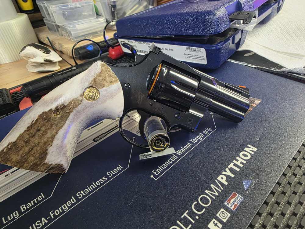 COLT PYTHON ELK STAG TARGET GRIPS GOLD MEDALLIONS FACTORY NEW-img-12