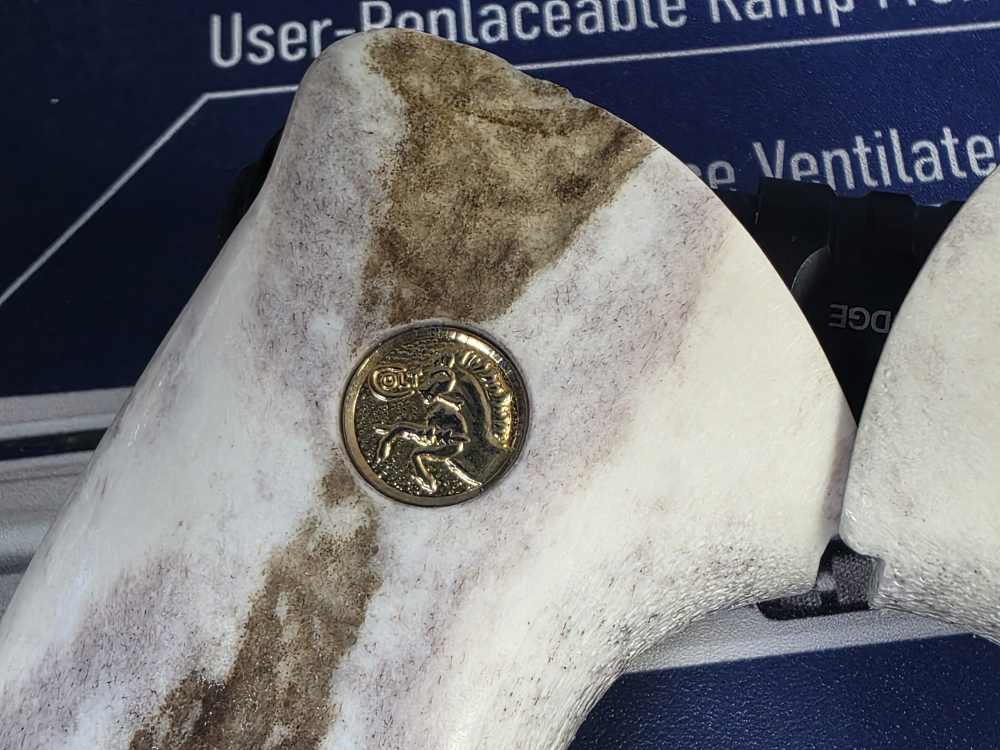 COLT PYTHON ELK STAG TARGET GRIPS GOLD MEDALLIONS FACTORY NEW-img-6