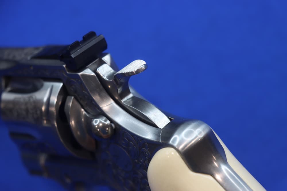 COLT Model Python Revolver 357MAG 2.5" PREMIER GRADE ENGRAVED Holly Grips-img-11