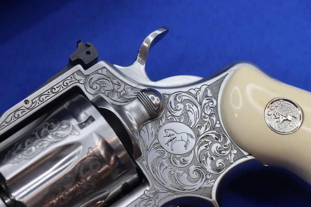 COLT Model Python Revolver 357MAG 2.5" PREMIER GRADE ENGRAVED Holly Grips-img-5
