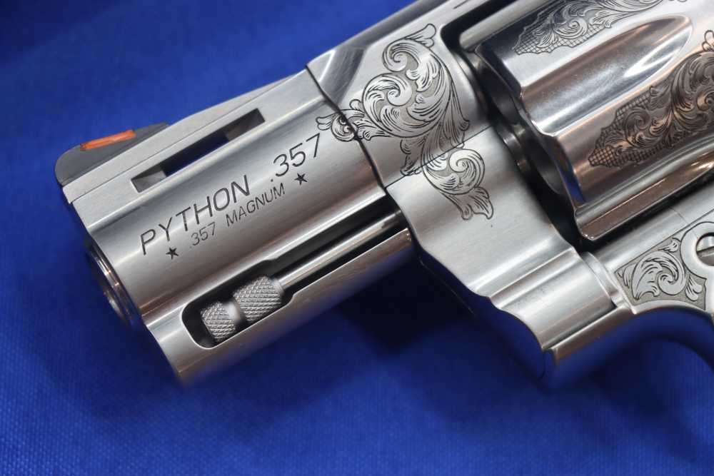COLT Model Python Revolver 357MAG 2.5" PREMIER GRADE ENGRAVED Holly Grips-img-2