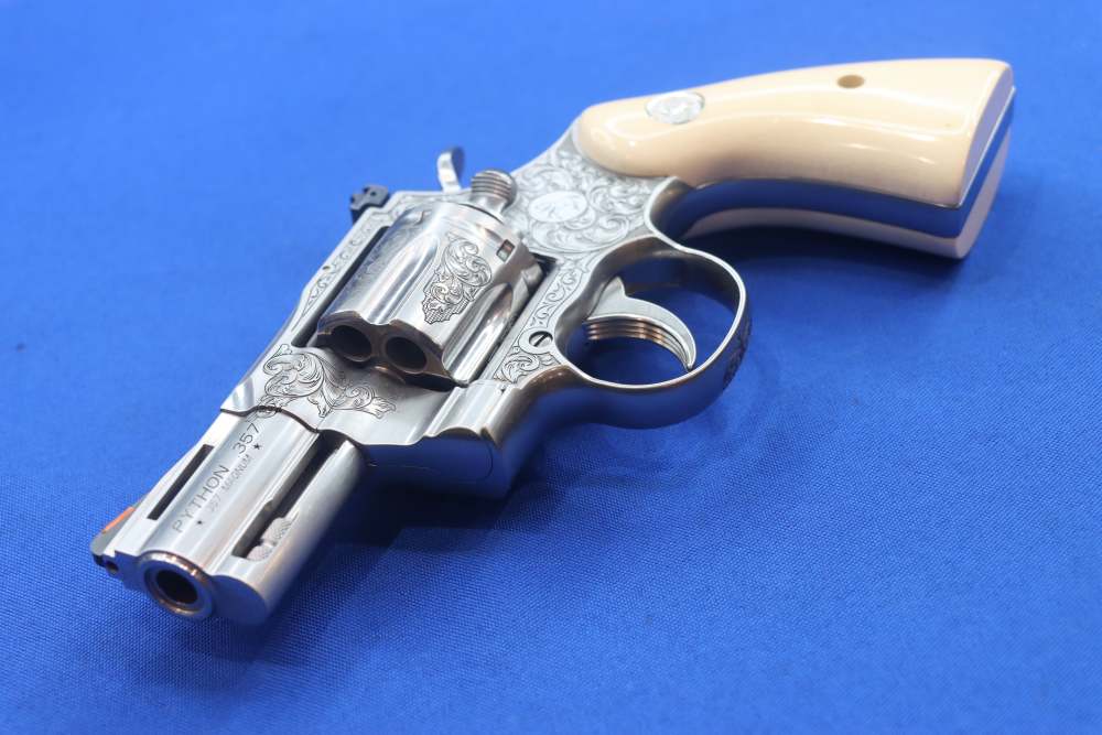 COLT Model Python Revolver 357MAG 2.5" PREMIER GRADE ENGRAVED Holly Grips-img-26