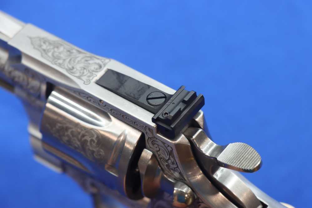 COLT Model Python Revolver 357MAG 2.5" PREMIER GRADE ENGRAVED Holly Grips-img-12