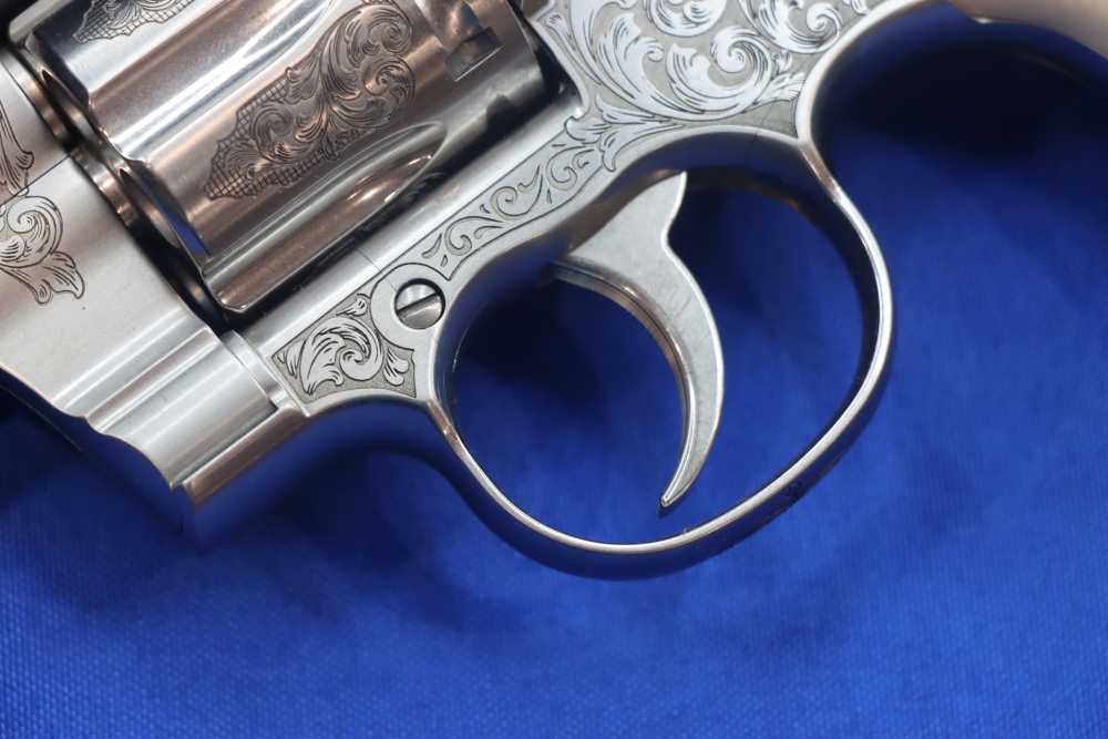 COLT Model Python Revolver 357MAG 2.5" PREMIER GRADE ENGRAVED Holly Grips-img-9